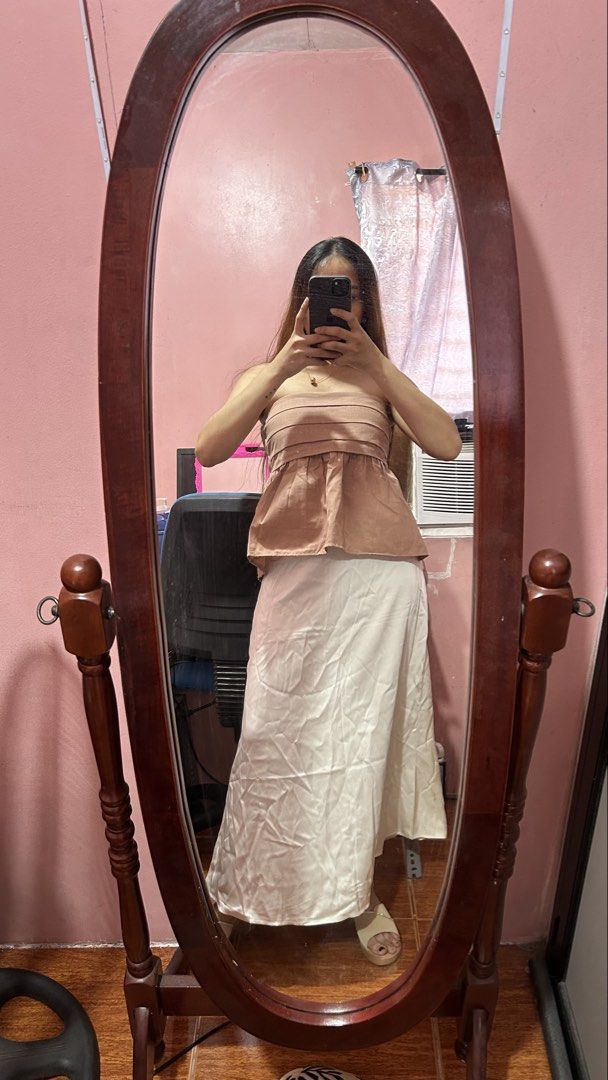Linen Peplum tube mocha (Category: Others Tops) located in Caloocan City. Submitted by lydiiapreloved19 (Listing ID 1460781738, Image 1). Description: .