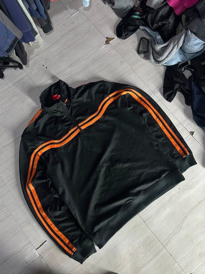 li-ning half zip (Category: Coats, Jackets and Outerwear) located in Manila. Submitted by nb_thriftshop (Listing ID 1460902896, Image 1). Description: halfzip li ning jacket 28 length 24 width medium to large no issue need wash.
