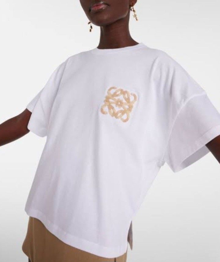 LOEWE Embossed Anagram Patch logo Boxy fit TeeShirt (Category: Luxury Apparel) located in Navotas City. Submitted by ms.soulana (Listing ID 1460786271, Image 1). Description: PreOwned likeNew Lightly Used Loewe Embossed Anagram Patch logo OverSized Boxy fit TeeShirt Size tag M. fits XL - Features iconic Anagram logo embroidery on chest - Relaxed fit, short sleeves - Made from comfortable 100% cotton - Versatile for casual wear, easy to style - Pl