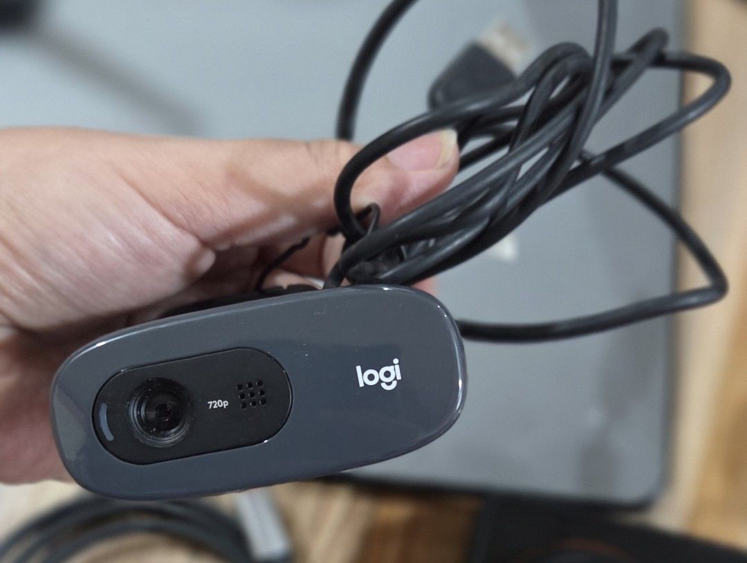 Logitech 720p Webcam (Category: Webcams) located in Buguias. Submitted by pufflydeclutter_ph (Listing ID 1460852518, Image 1). Description: Dina po nagagamit kasi may ibang ginagamit na webcam. Mainly used for homebased works and video calls. Issue: Signs of Usage only. - Logitech Webcam - No box - 720p Resolution - Ideal for video calls and streaming - Plug and Play setup - Excellent working condition - Selling due to upgrade 📌 ITEM DETAILS • C