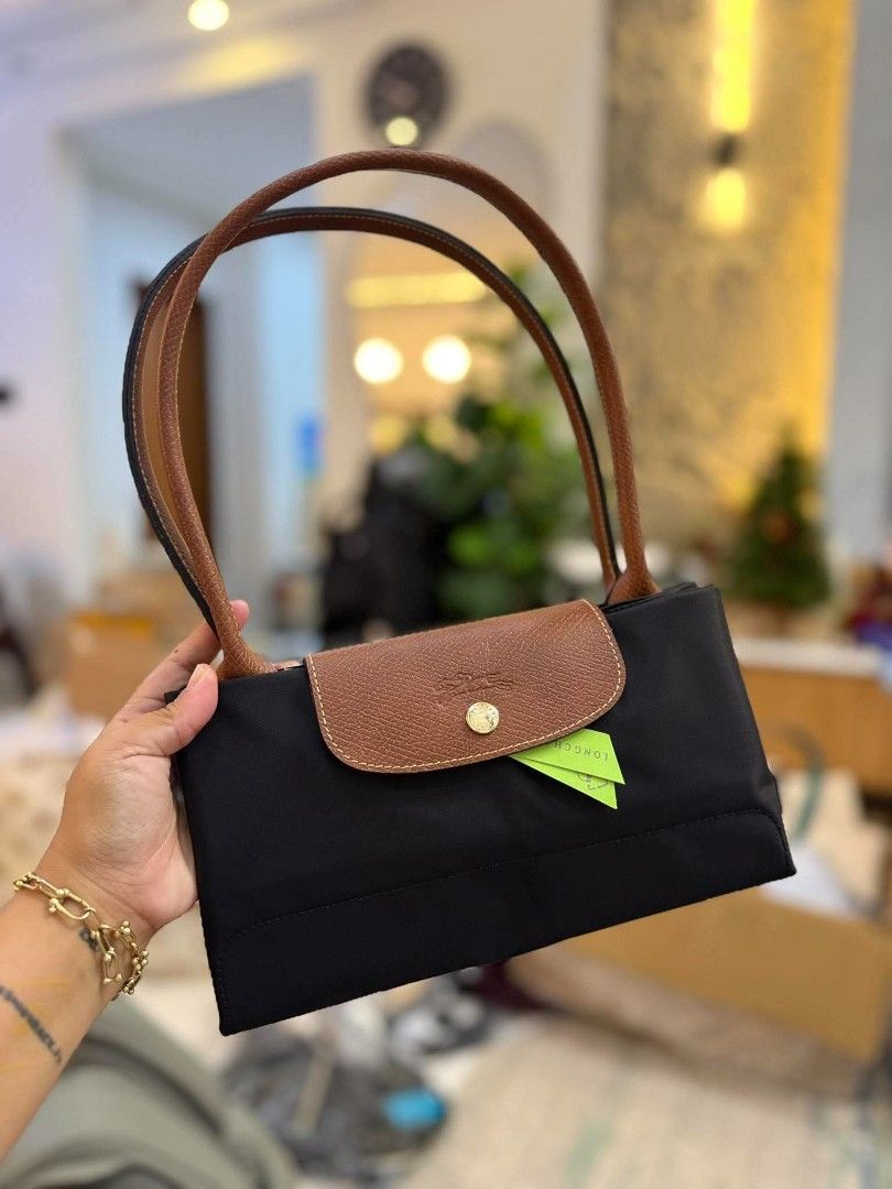 LONG CHAMP LONG HANDLE (Category: Shoulder Bags) located in Angeles City. Submitted by truehawk_95a40c (Listing ID 1460721760, Image 3). Description: FOR SALE BRANDNEW 4500 Pm me to order.
