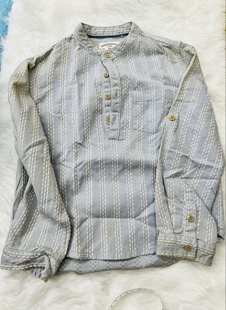 Long sleeves polo (Category: Babies & Kids Fashion) located in Mandaluyong City. Submitted by one.stopshop (Listing ID 1460761222, Image 1). Description: Preloved Gingersnap longsleeves 📏 Size:6 yrs old 📐 Length:16 inches/ Width: 28inches 🎨 Color: Light Blue Gray Preloved but still in very good condition. Please manage expectations as this is a preloved item, but I assure you it has been well cared for and remains in great condition. 💙 Note: 