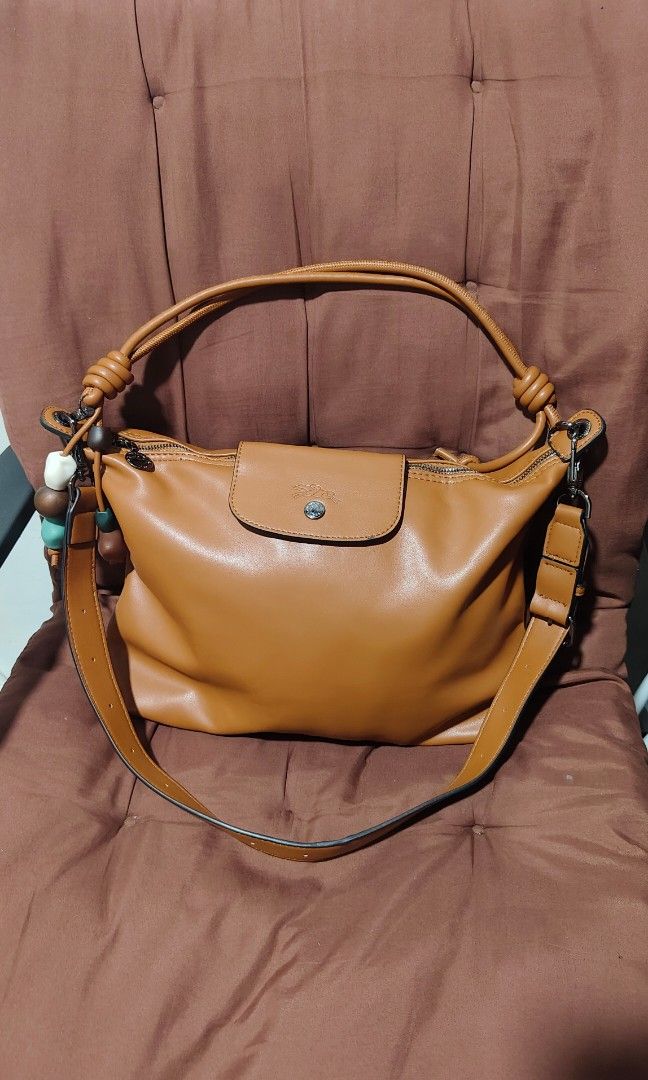 Longchmp tan color (Category: Shoulder Bags) located in Manila. Submitted by casseyann160760 (Listing ID 1460839922, Image 1). Description: leather.