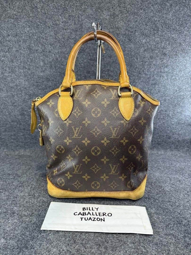 LOUIS VUITTON LV MONOGRAM LOCK IT PM SIZE (Category: Luxury Bags & Wallets) located in Taguig. Submitted by billsanity (Listing ID 1460854469, Image 1). Description: ⚠️ READ THE DESCRIPTION AND CHECK ALL PICS BEFORE INQUIRING ⚠️ ⚠️GRAB IT BEFORE IT’S GONE⚠️ ⚠️MINE MO NA BAKA MAUNAHAN KA PA MAGSISI KA PA ⚠️ LOUIS VUITTON LV MONOGRAM LOCK IT PM SIZE 💯💯💯 Money back guaranteed Rank AB Used but in presentable condition Bawal sa maarte! Selling low 