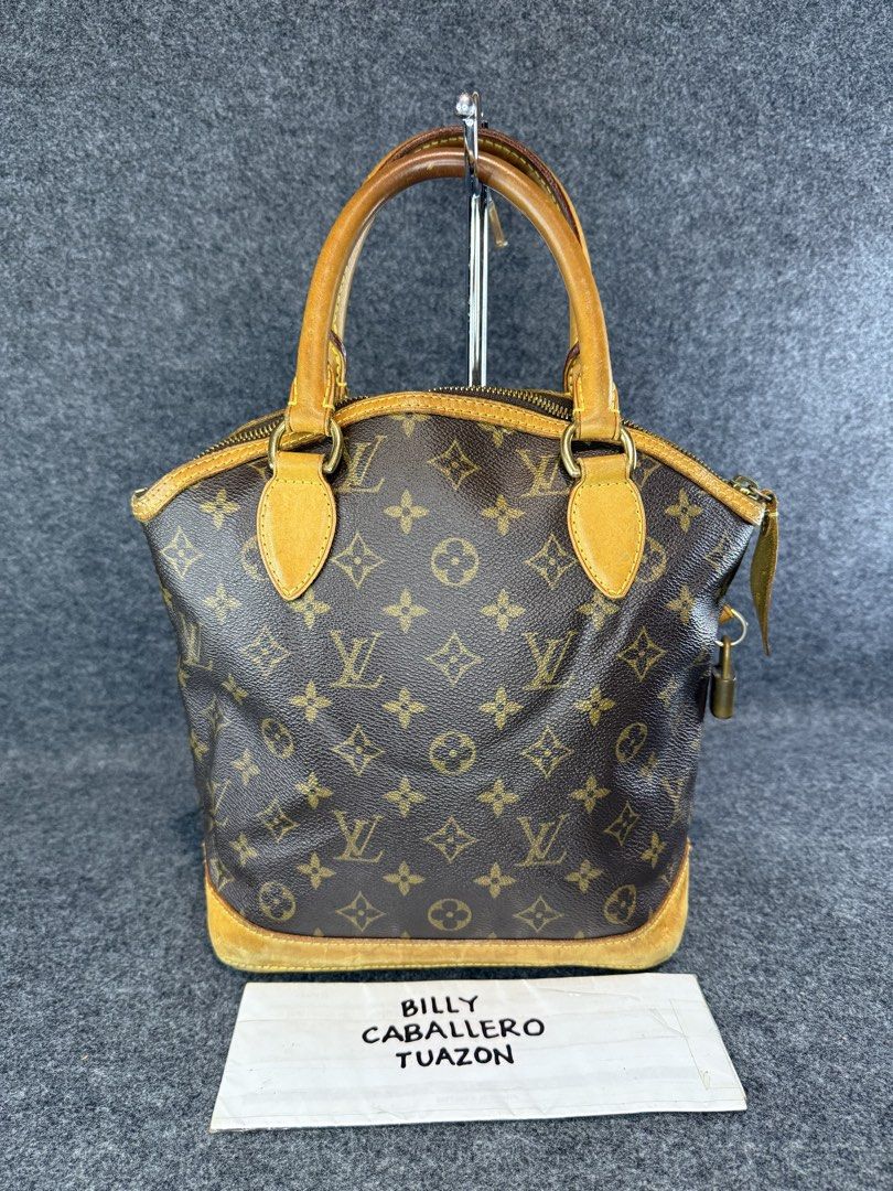 LOUIS VUITTON LV MONOGRAM LOCK IT PM SIZE (Category: Luxury Bags & Wallets) located in Taguig. Submitted by billsanity (Listing ID 1460854469, Image 2). Description: ⚠️ READ THE DESCRIPTION AND CHECK ALL PICS BEFORE INQUIRING ⚠️ ⚠️GRAB IT BEFORE IT’S GONE⚠️ ⚠️MINE MO NA BAKA MAUNAHAN KA PA MAGSISI KA PA ⚠️ LOUIS VUITTON LV MONOGRAM LOCK IT PM SIZE 💯💯💯 Money back guaranteed Rank AB Used but in presentable condition Bawal sa maarte! Selling low 