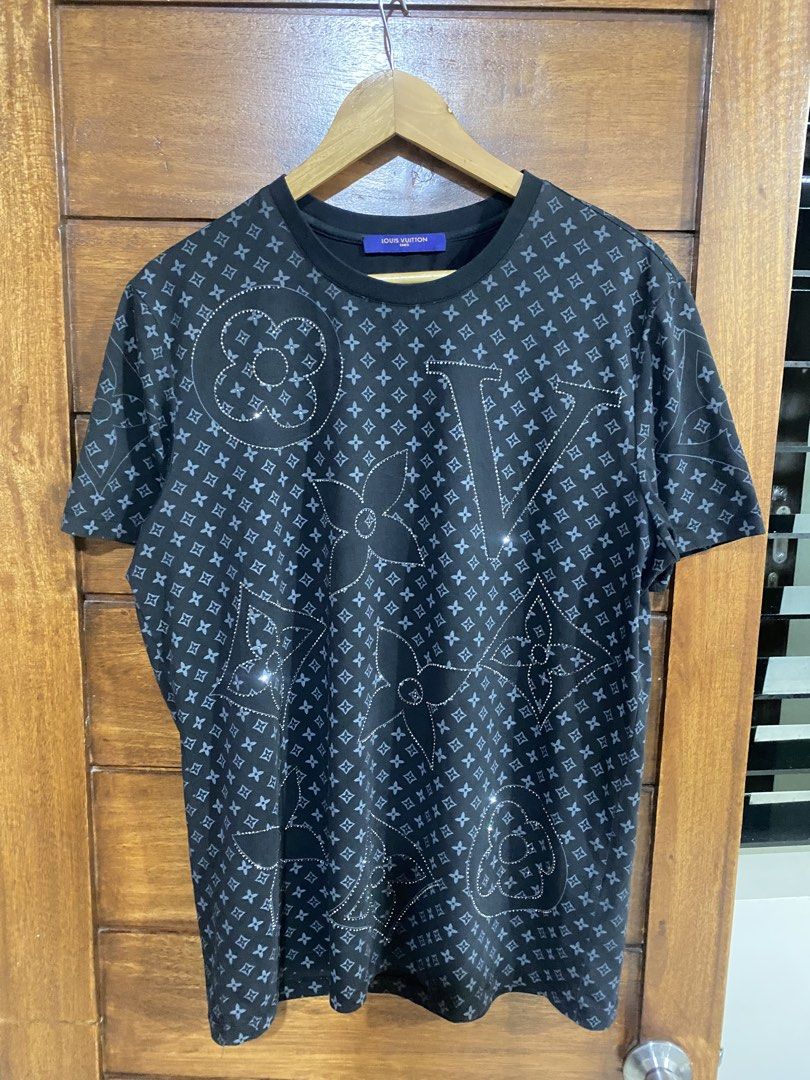 Louis Vuitton Monogram Pattern (Category: Tshirts & Polo Shirts ) located in Davao. Submitted by davecutee (Listing ID 1460781162, Image 1). Description: Louis Vuitton monogram pattern LV initials and floral motifs. Like new Issue May Kaunti lang natangal sa rhinestone Best fit Large Dimension: W 22 L 28 .