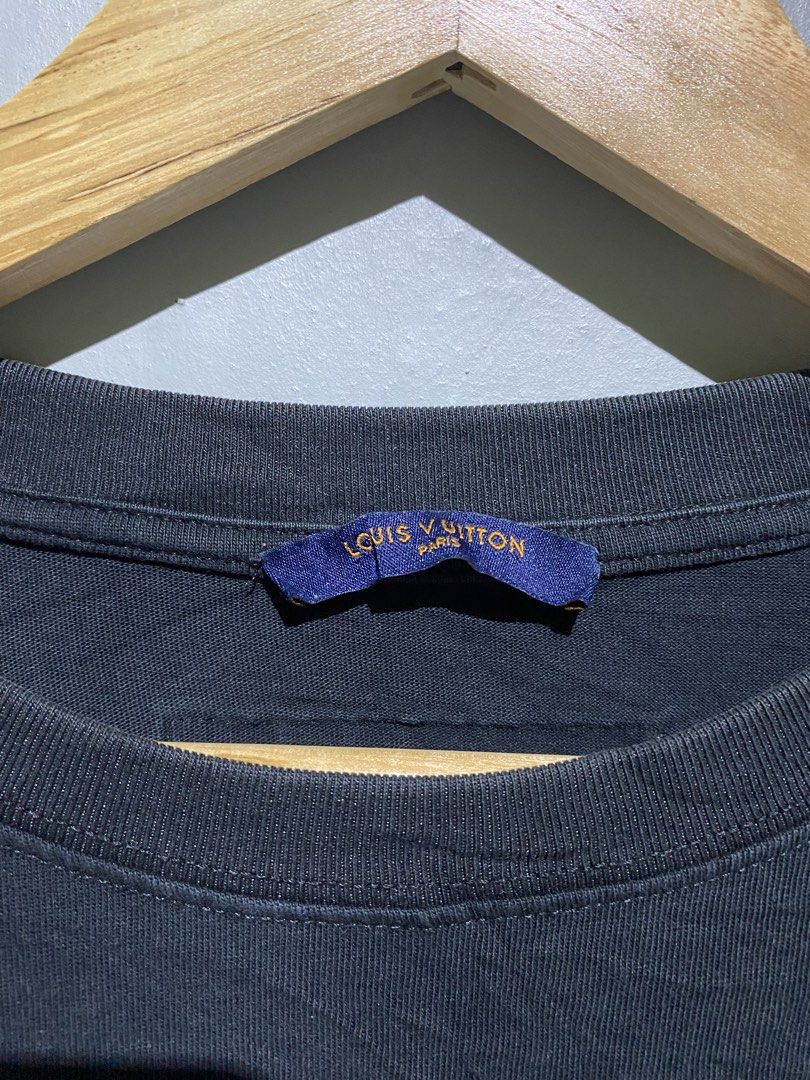LOUIS VUITTON TEE❗️ (Category: Tshirts & Polo Shirts ) located in Compostela. Submitted by sales.bud (Listing ID 1460868015, Image 3). Description: 📌LOUIS VUITTON ▪️SIZE - LARGE ▪️DIMES - 23 x 28.
