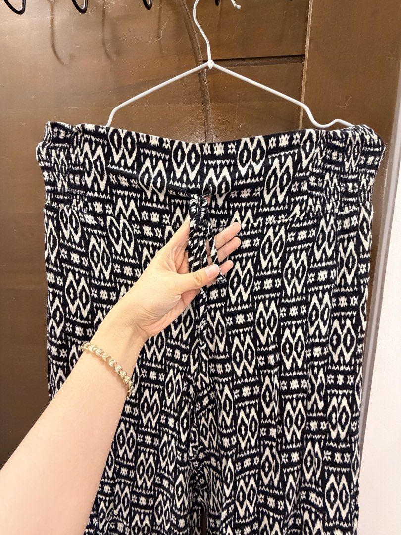 Lounge pants (Category: Other Bottoms) located in Las Pinas. Submitted by felicianoh40332 (Listing ID 1460817056, Image 2). Description: .