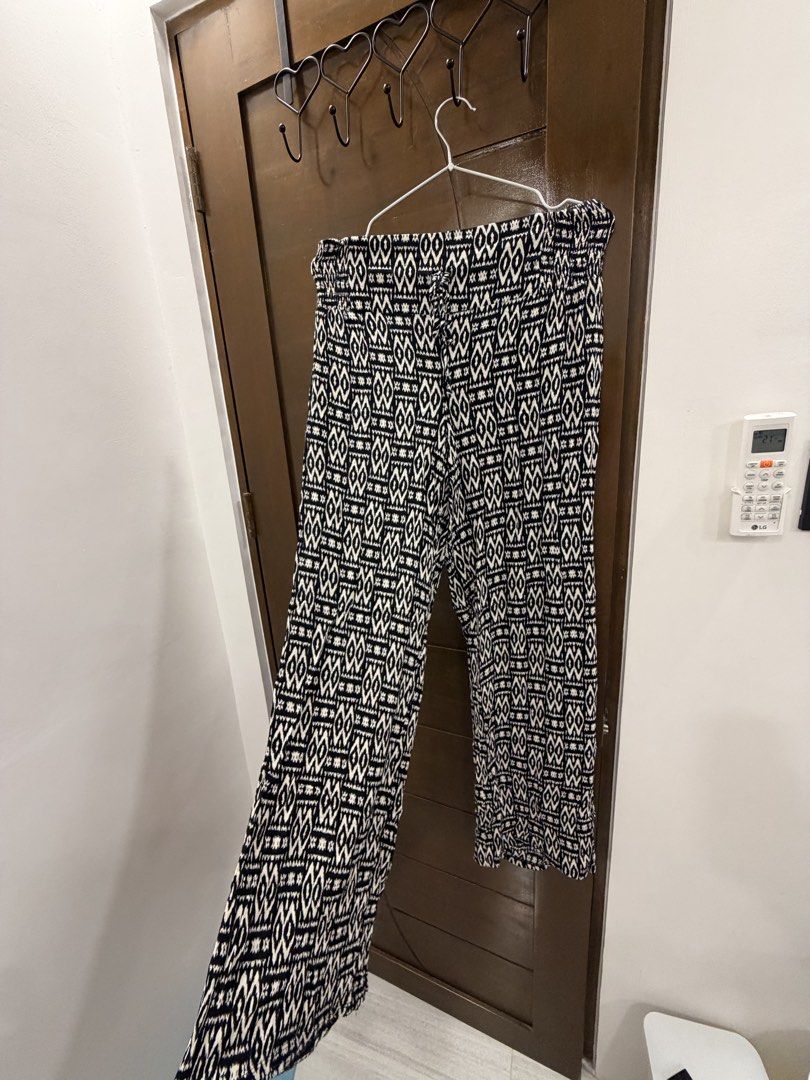 Lounge pants (Category: Other Bottoms) located in Las Pinas. Submitted by felicianoh40332 (Listing ID 1460817056, Image 1). Description: .