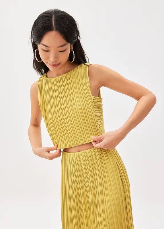 Love Bonito Pleated Sleeveless Top Size Small (Category: Sleeveless) located in Manila. Submitted by ella1222 (Listing ID 1460730847, Image 3). Description: - Olive green pleated top - Sleeveless design - Pairs well with skirts or pants - Comfortable and stylish - Suitable for any occasion, dress up or down.