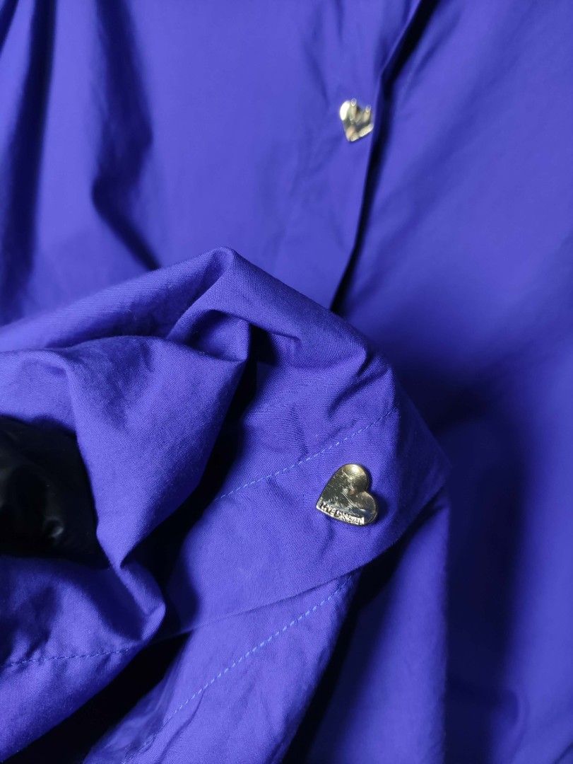 Love Moschino Frilled Armhole Buttoned Top (Category: Luxury Apparel) located in Batangas. Submitted by andifits.ph (Listing ID 1460855477, Image 3). Description: Love Moschino Frilled Armbole Button Top Pristine Condition Size:40 Issue:None Dm for inquaries, Thanks.