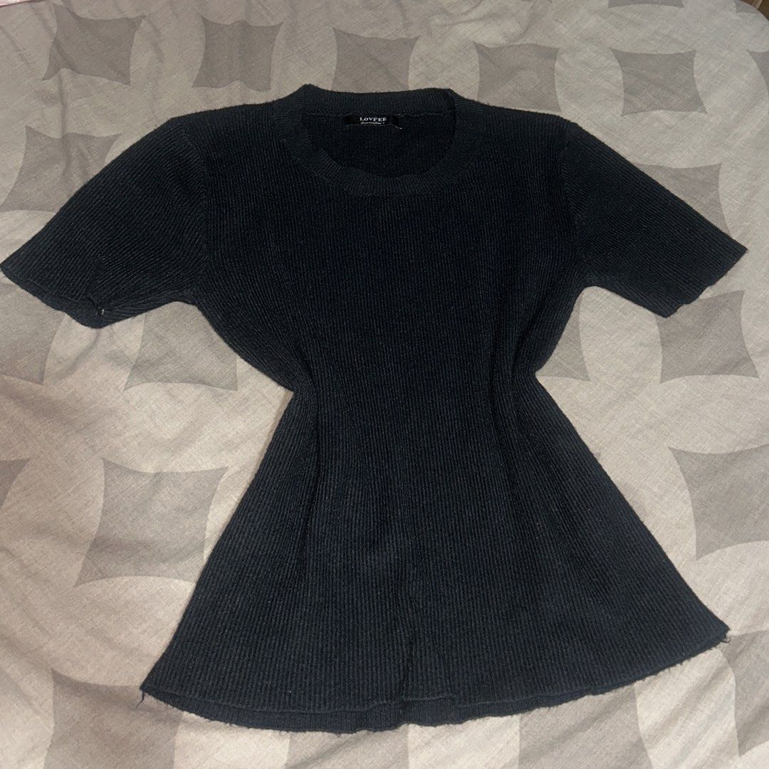 Lovfee Black knitted top (Category: Shirts) located in Paranaque City. Submitted by isobel02 (Listing ID 1460754900, Image 1). Description: .
