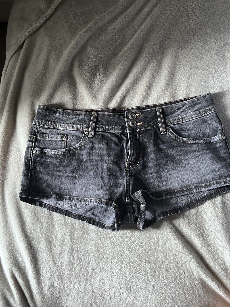Low Rise Dark Denim Mini Shorts (Category: Shorts) located in Mandaluyong City. Submitted by extremelysexyandcool (Listing ID 1460788704, Image 1). Description: - Well loved dark wash denim shorts - Low-rise fit - Double button closure - Ideal for casual wear - Measurements available in photos Rfs: i got skinnayyy.