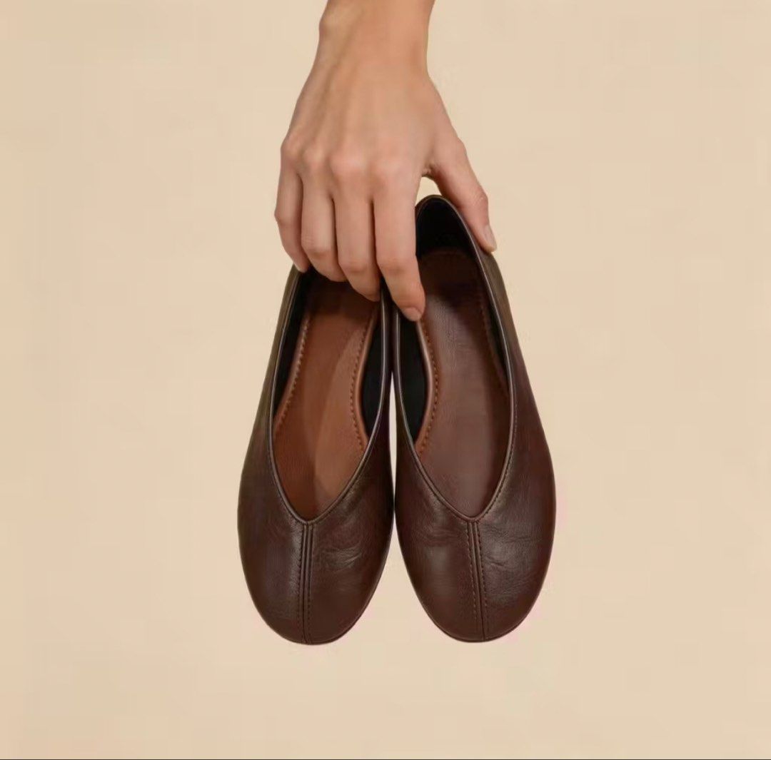 LULAKO Brown Leather Ballet Flats (Category: Flats & Sandals) located in Manila. Submitted by thecooldeclutterer (Listing ID 1460741515, Image 2). Description: - Classic brown leather ballet flats - Simple and chic design - Comfortable for everyday wear - Easy to slip on and off - Versatile staple piece for any wardrobe - Matches with almost anything RFS: Wrong size.