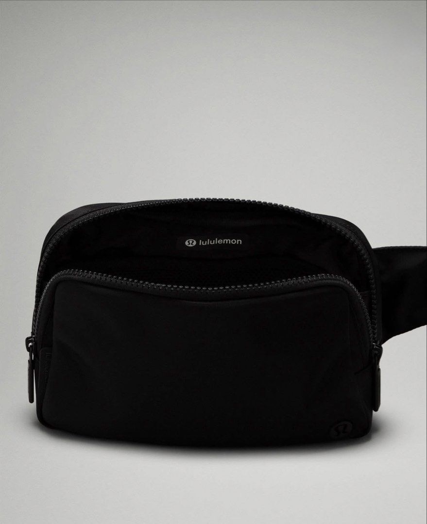 LULULEMON 2L BELTBAG (Category: Belt bags, Clutches and Pouches) located in Angeles City. Submitted by littlemissunflower (Listing ID 1460748446, Image 3). Description: Brandnew.