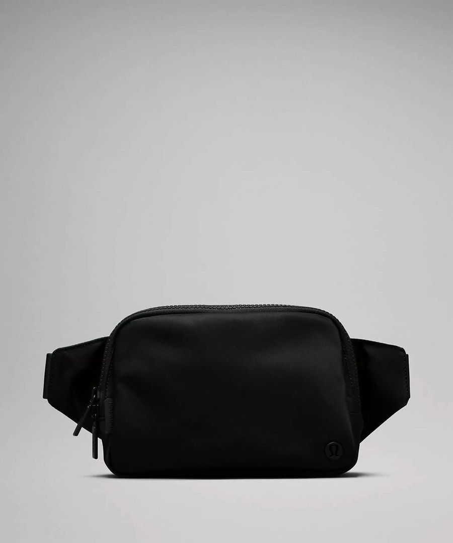 LULULEMON 2L BELTBAG (Category: Belt bags, Clutches and Pouches) located in Angeles City. Submitted by littlemissunflower (Listing ID 1460748446, Image 1). Description: Brandnew.