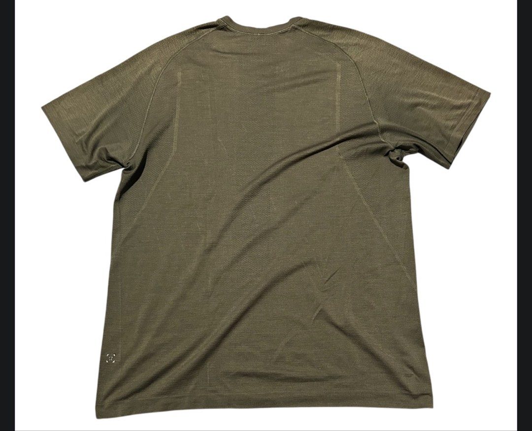 Lululemon Metal Vent Tech Short Sleeve size large (Category: Activewear) located in Iba. Submitted by xooperfindslb (Listing ID 1460834368, Image 3). Description: Lululemon Metal Vent Tech Short Sleeve Size large Color: Dark Olive / Utilitarian Good condition No issue.