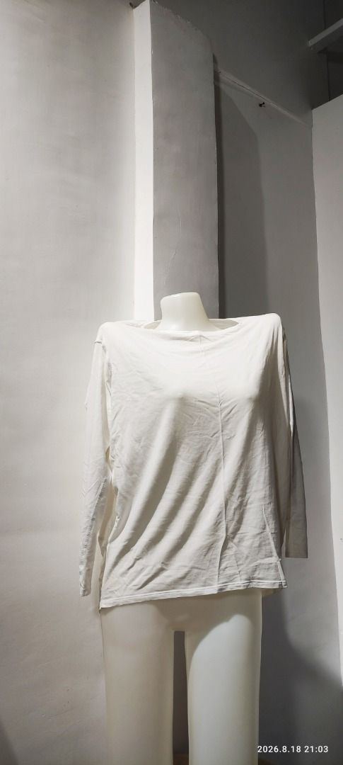 Lululemon (size 2) Back In Action Long Sleeve (Category: Activewear) located in Calamba. Submitted by lulu.thrift.finds (Listing ID 1460725314, Image 2). Description: Lululemon Size 2 Back In Action Long Sleeve No discount for single items. Can give a little discount for multiple-item purchases. Kindly check my store, selling all lulu :) First to pay basis Payment via GCash only Shipped thru Jnt within 2-3 days Free shipping for min 1.5k purchase