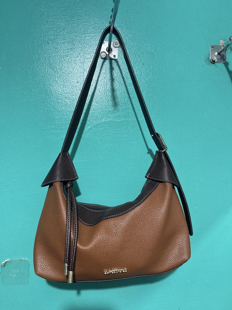 Luxebold Shoulder Bag (Category: Shoulder Bags) located in Calamba. Submitted by ninakyla (Listing ID 1460888384, Image 1). Description: .