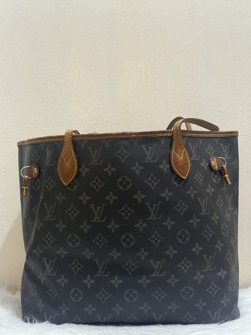 Louis Vuitton Monogram Canvas Neverfull MM Tote Bag (Category: Tote Bags) located in Quezon City. Submitted by clazzystudio (Listing ID 1460768313, Image 3). Description: Selling this classic Louis Vuitton Neverfull tote in iconic Monogram coated canvas with natural cowhide leather handles and trim. Features side cinch laces, slim double leather shoulder handles, and a spacious main interior. A timeless designer tote, priced super low for those l