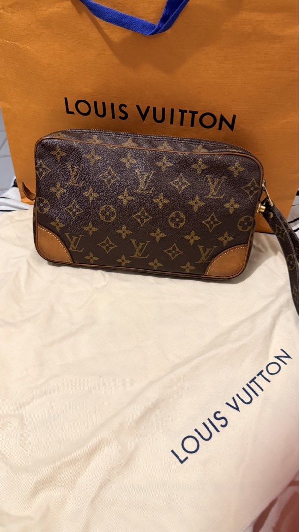 Lv dragonne clutch bag (Category: Luxury Bags & Wallets) located in Angeles City. Submitted by luxuresbagsandaccessories (Listing ID 1460899864, Image 2). Description: Vibrant canvas Provided dustbag Onhand Open for layaway.