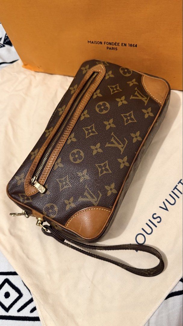 Lv dragonne clutch bag (Category: Luxury Bags & Wallets) located in Angeles City. Submitted by luxuresbagsandaccessories (Listing ID 1460899864, Image 1). Description: Vibrant canvas Provided dustbag Onhand Open for layaway.