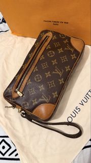 (Category: ) located in . Submitted by luxuresbagsandaccessories (Listing ID 1460899864, Image 1). Description: .