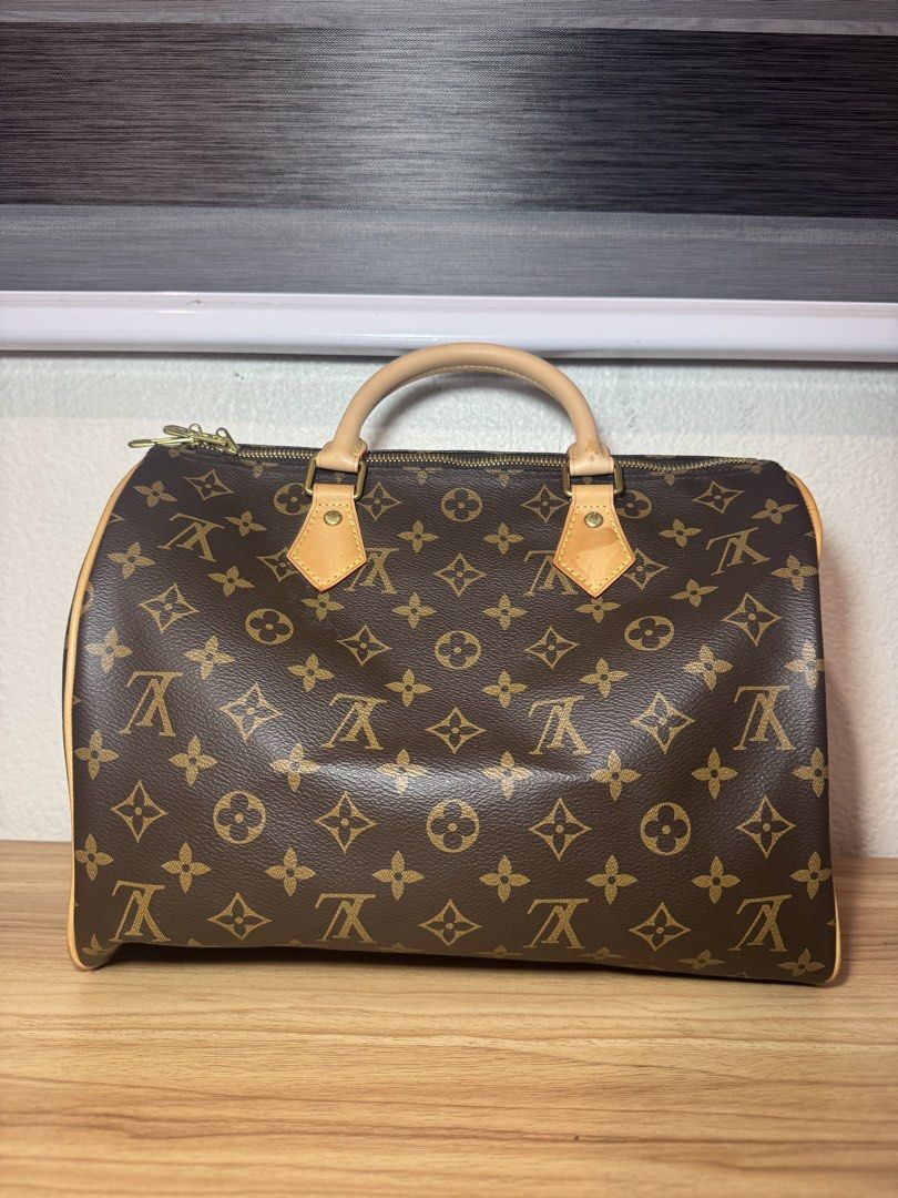 LV Speedy 30 (Category: Cross-body Bags) located in Abucay. Submitted by miaou_finds (Listing ID 1460774142, Image 2). Description: .
