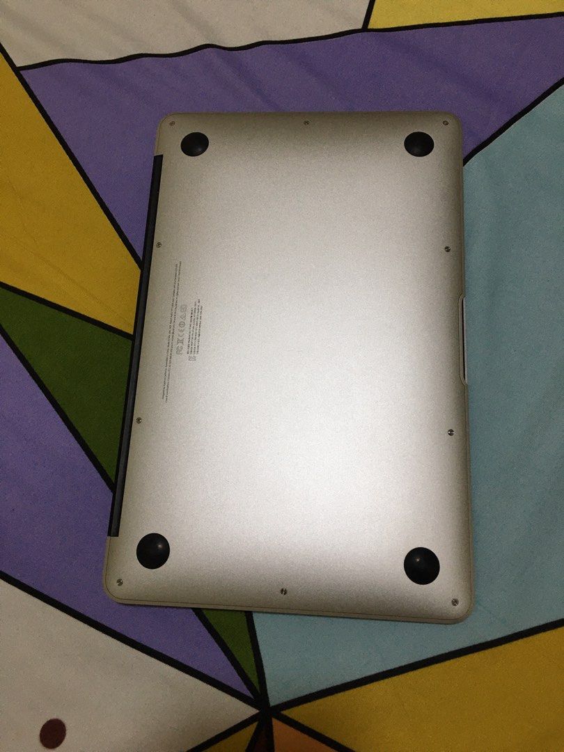 MacBook Air 11” (early 2014) (Category: Laptops & Notebooks) located in Quezon City. Submitted by juan.oz_thrift (Listing ID 1460811287, Image 3). Description: macOS BigSur 4GB RAM 256 SSD Normal battery health 615 cycle count Original charger included No issue ❌ DM for more details.