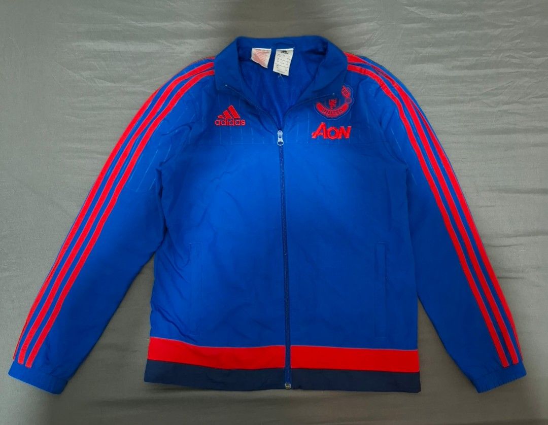 Manchester united Windbreaker (Category: Hoodies) located in Bacoor. Submitted by manilasena (Listing ID 1460890367, Image 1). Description: 2015-16 Manchester United Adidas Presentation Track Jacket(Size - US L on tag).