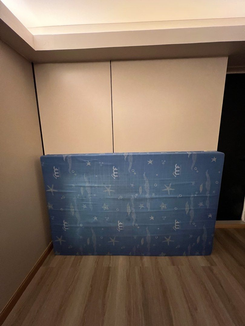 Mandaue Foam Semi Double Mattress (Category: Bed Frames & Mattresses) located in San Pedro. Submitted by migs2000 (Listing ID 1460809202, Image 1). Description: Semi double Needs cleaning .