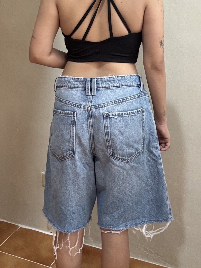 MANGO JORTS (Category: Jeans) located in Valenzuela. Submitted by aikeeee (Listing ID 1460895604, Image 3). Description: no flaws rfs: lost a lot of weight. doesnt fit me anymore .