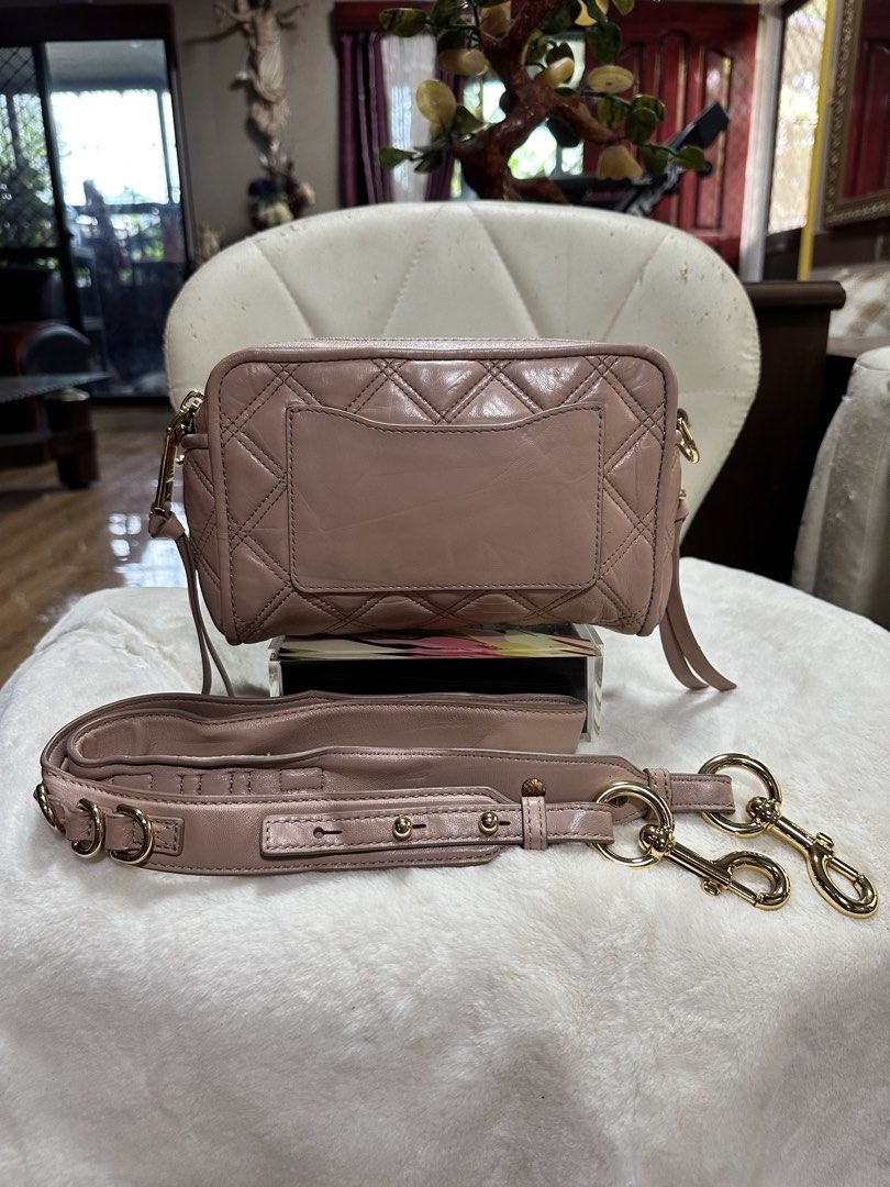 Marc Jacob Lambskin Softshot21 Bag (Category: Luxury Bags & Wallets) located in Davao. Submitted by vintagefashionwear (Listing ID 1460723029, Image 3). Description: .