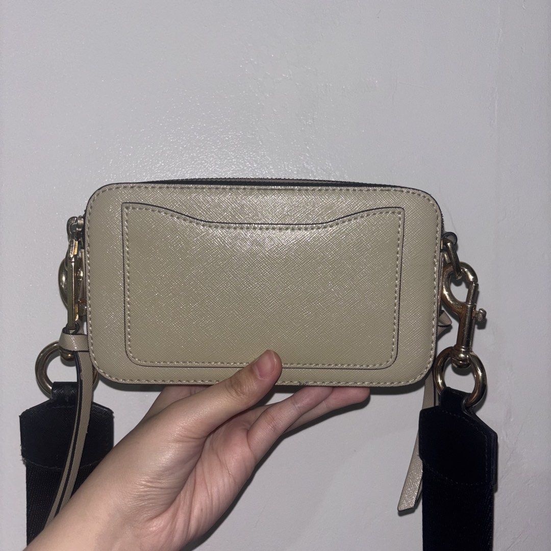 Marc Jacobs Snapshot camera bag (Category: Cross-body Bags) located in Pasig City. Submitted by prel0vedbysea (Listing ID 1460772373, Image 2). Description: ⟢ Marc Jacobs Snapshot camera bag ⤷ (slightly negotiable) — Original with dustbag and tags — With slight issues from usage * mod: ssd * loc: pasig.