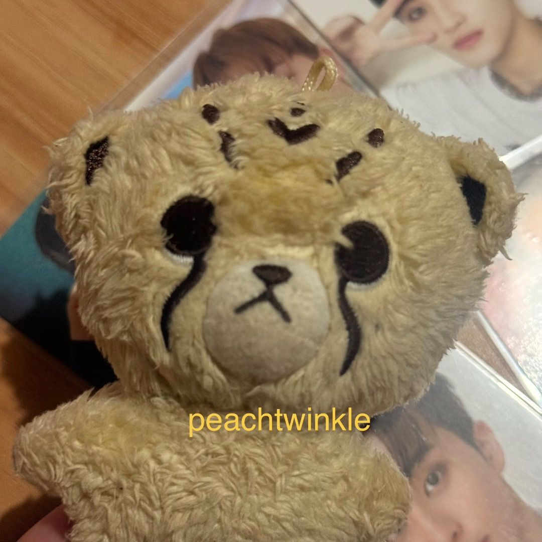 mark lee cheetah lee doll 10cm (Category: Designer & Blind Box Toys) located in Dasmarinas. Submitted by peachtwinkle (Listing ID 1460762520, Image 2). Description: onhand mark lee cheetah lee 10cm doll with free official photocards.