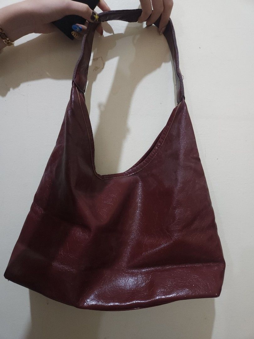 Maroon Faux Leather Hobo Bag (Category: Shoulder Bags) located in Manila. Submitted by mils.anne (Listing ID 1460802066, Image 1). Description: - Stylish maroon hobo bag - Made from durable faux leather - Wide opening for easy access to your belongings - Comfortable shoulder strap for all-day wear - Spacious interior, perfect for everyday use.