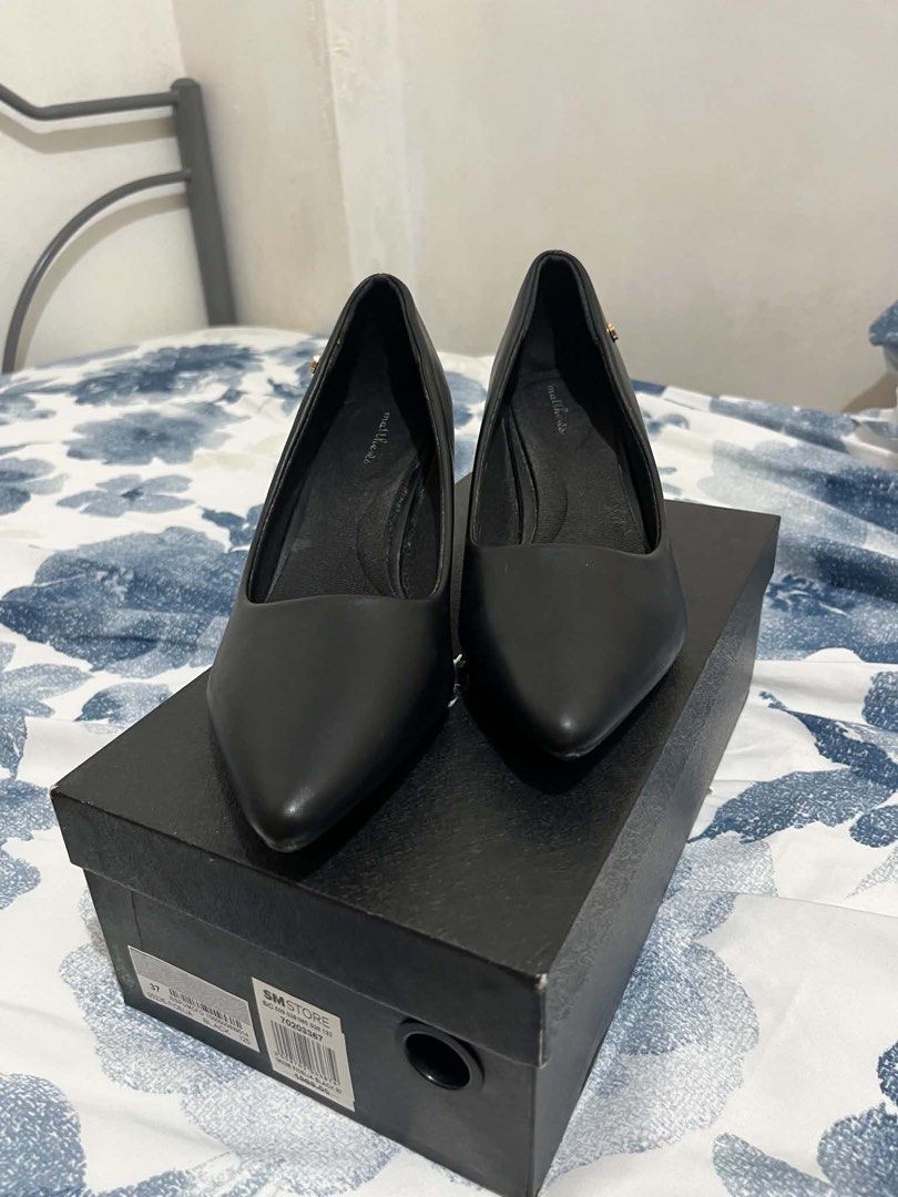 Matthews Fidelia Black Heels (Category: Heels) located in Quezon City. Submitted by prlovedbyangel (Listing ID 1460826621, Image 2). Description: Size: 37/7 Original Box: Included Purchased Location: SM Store used once - during graduation RFS: no longer needed .