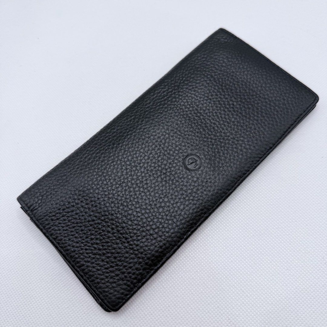 Mcjim Long Wallet (Category: Wallets & Card holders) located in Quezon City. Submitted by ajandstevenshopscorner (Listing ID 1460814819, Image 1). Description: In good condition Fixed price Philcoa Qc location.