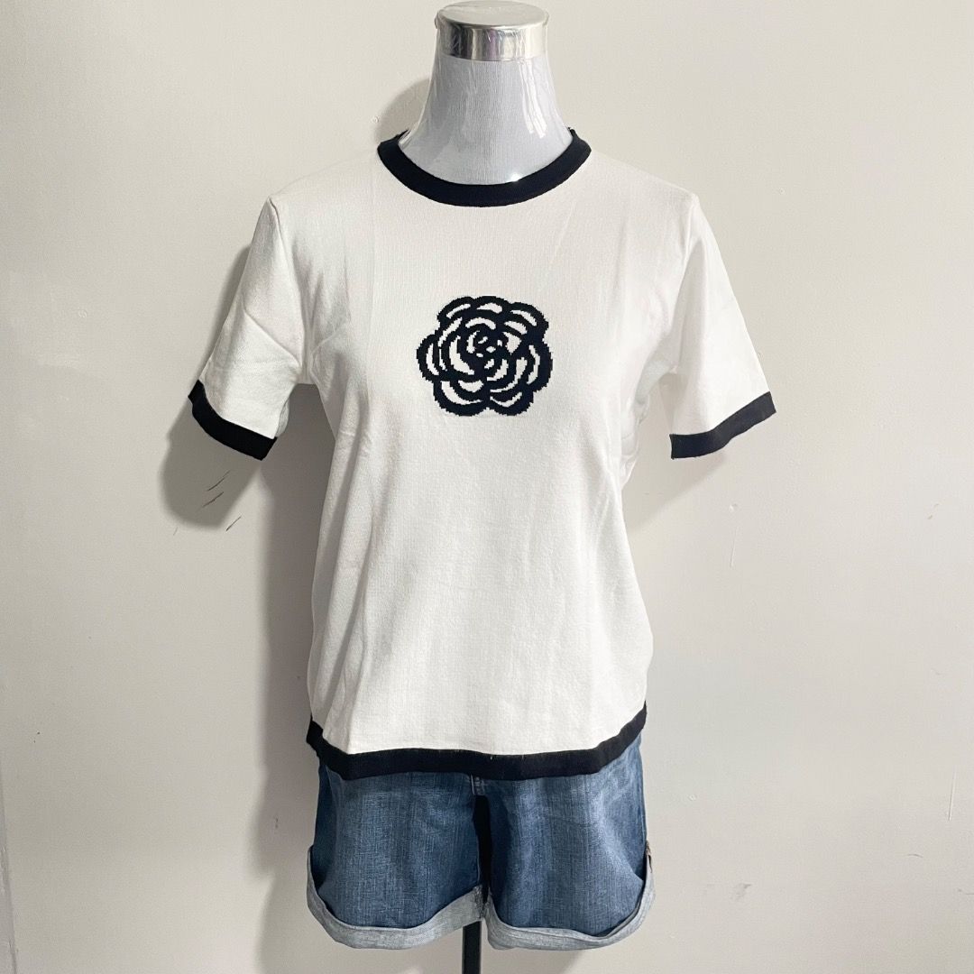 Medium Knitted with Flower Design (Category: Shirts) located in Bacolor. Submitted by chicn_classy (Listing ID 1460716079, Image 2). Description: .
