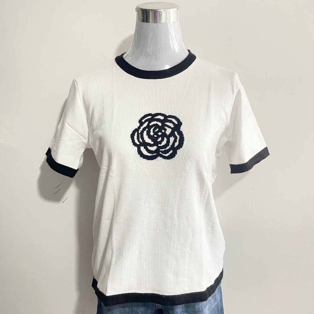 Medium Knitted with Flower Design (Category: Shirts) located in Bacolor. Submitted by chicn_classy (Listing ID 1460716079, Image 3). Description: .