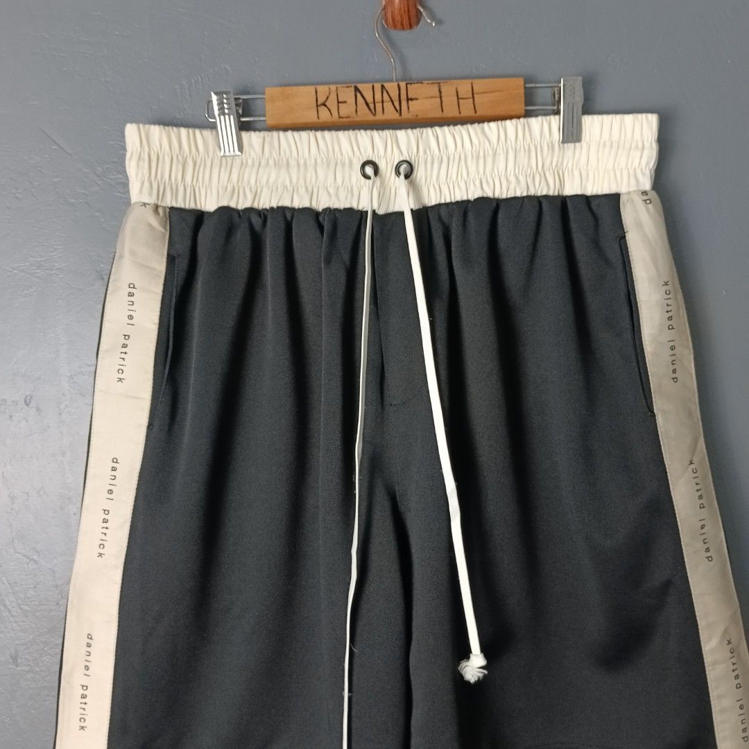 Men's - Daniel Patrick (Category: Shorts) located in Bacolod City. Submitted by drop.ph (Listing ID 1460773237, Image 3). Description: Daniel Patrick - Classic Gym Shorts Authentic *Fits 32-34, Length - 20.5 *Excellent *No Flaws *Price: 1,200php *Add SF if outside Bacolod City .