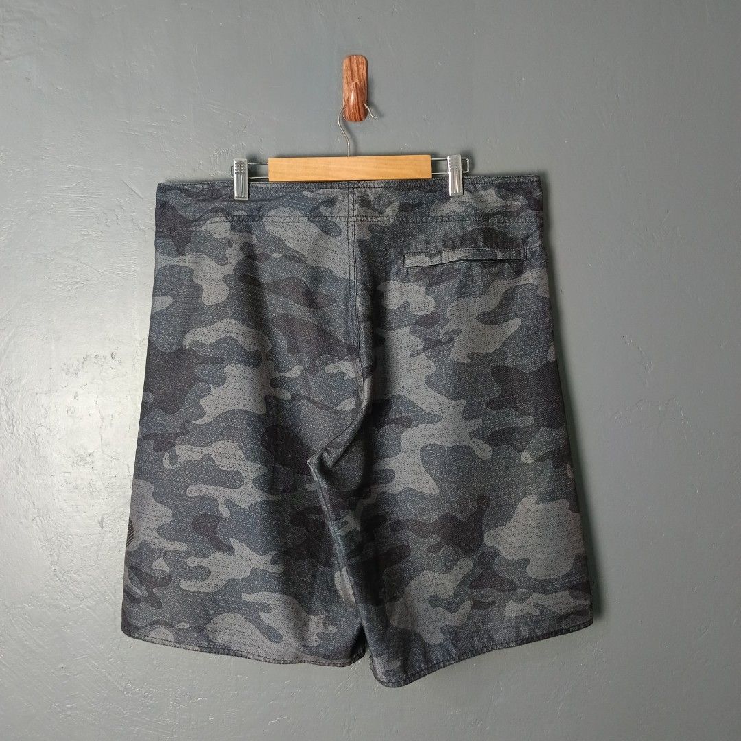 Men's - Oakley (Category: Shorts) located in Bacolod City. Submitted by drop.ph (Listing ID 1460803831, Image 2). Description: Oakley - Board Shorts Authentic *Fits 36, Length - 21.5 *Excellent *No Flaws *Price: 880php *Add SF if outside Bacolod City.