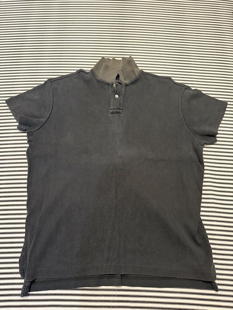 Men’s Black Polo Shirt (Category: Tshirts & Polo Shirts ) located in Cavite. Submitted by mosesangelo (Listing ID 1460822155, Image 1). Description: - Condition: 8/10.