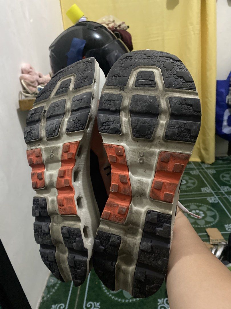 Men’s shoes pre loved (Category: Activewear) located in Pasig City. Submitted by jenniferc2026 (Listing ID 1460755393, Image 2). Description: Slightly used men’s rubber shoes.