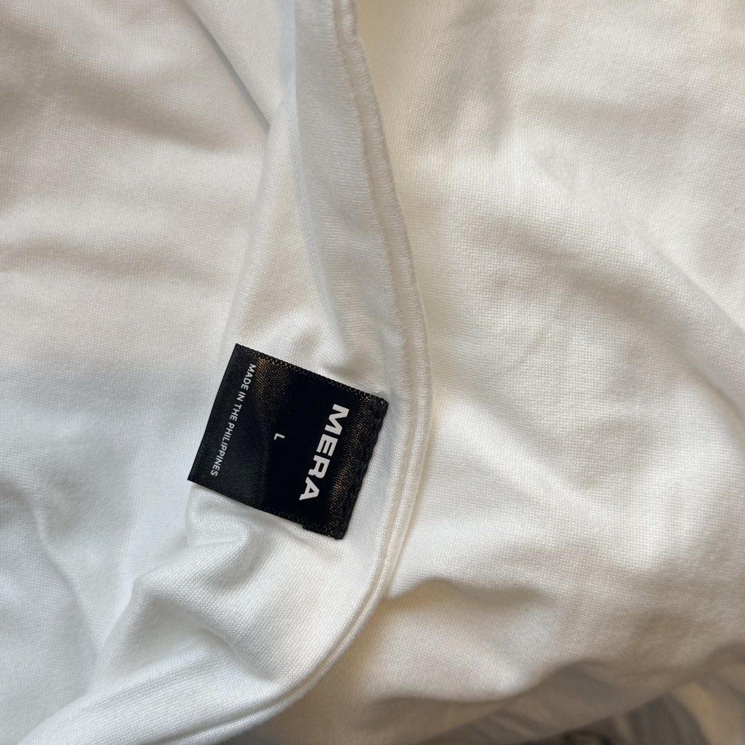 MERA White Halter Neck Top Size L (Category: Sleeveless) located in Taguig. Submitted by klowi_ (Listing ID 1460738518, Image 3). Description: - Brand: MERA - Style: White Halter Neck Top - Size: Large (L) - Origin: Made in the Philippines - Design: Simple and classic - Versatility: Perfect for casual outings or dressing up - Comfort: Made with comfortable fabric.