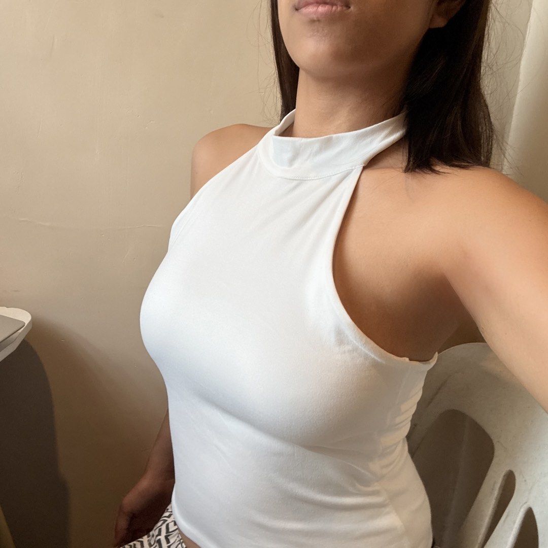 MERA White Halter Neck Top Size L (Category: Sleeveless) located in Taguig. Submitted by klowi_ (Listing ID 1460738518, Image 2). Description: - Brand: MERA - Style: White Halter Neck Top - Size: Large (L) - Origin: Made in the Philippines - Design: Simple and classic - Versatility: Perfect for casual outings or dressing up - Comfort: Made with comfortable fabric.