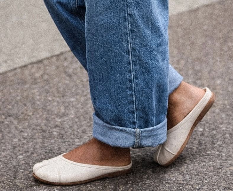 Meraniel Tabi Olivia Mules - Off White (Category: Flats & Sandals) located in Makati City. Submitted by sabmi (Listing ID 1460751685, Image 3). Description: RFS - already have a tabi pair I wear more! Super comfy tho and just worn once. – 100% genuine leather – All genuine leather upper straps, lining, and insoles – Double padded soft insoles – scratch resistant rubber sides – Non-skid premium rubber outsoles – Handcrafted locally from start to f