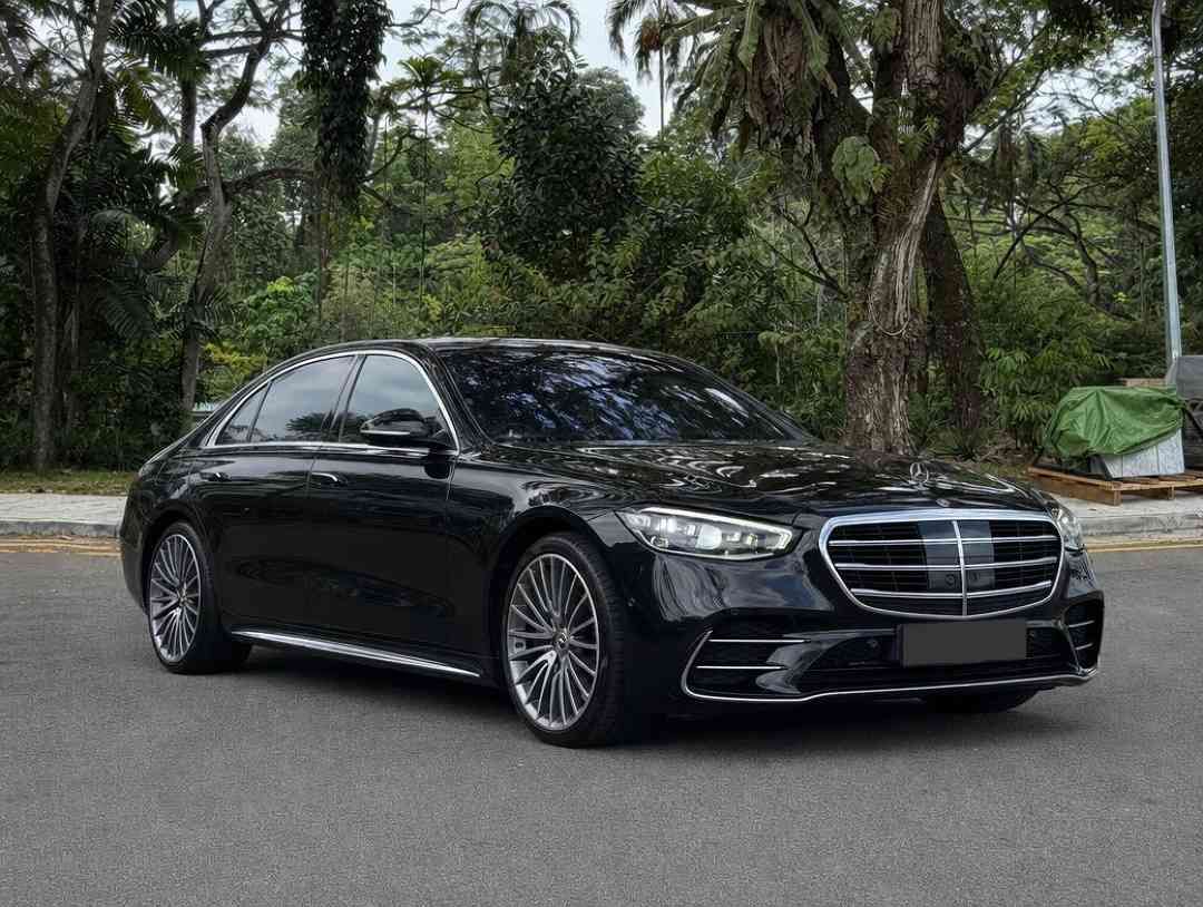 Mercedes-Benz S-Class Mild Hybrid S500L AMG Line 4MATIC Premium Plus Executive (A) (Category: Used Cars) located in Singapore. Submitted by carousell_certified_partners (Listing ID 1460852607, Image 1). Description: A lifetime engine warranty is provided for your peace of mind. The vehicle is immaculately maintained and offers masterclass luxury in both interior and exterior design ~ first-class travel awaits. All trade-ins are welcome, and bank 