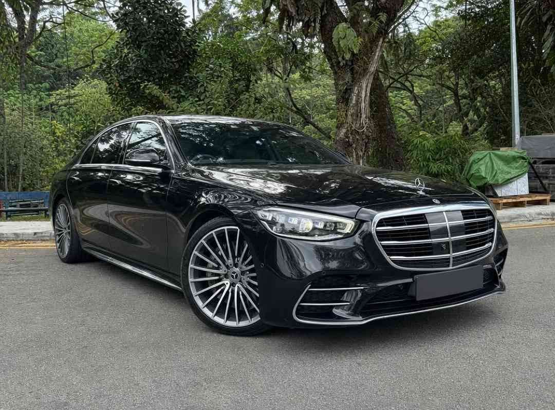 Mercedes-Benz S-Class Mild Hybrid S500L AMG Line 4MATIC Premium Plus Executive (A) (Category: Used Cars) located in Singapore. Submitted by carousell_certified_partners (Listing ID 1460852607, Image 3). Description: A lifetime engine warranty is provided for your peace of mind. The vehicle is immaculately maintained and offers masterclass luxury in both interior and exterior design ~ first-class travel awaits. All trade-ins are welcome, and bank 