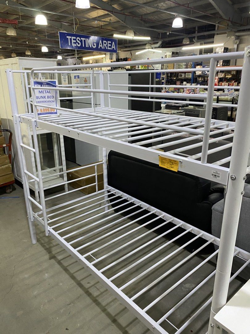 METAL BUNK BED (Category: Bed Frames & Mattresses) located in Manila. Submitted by amandy.james (Listing ID 1460742669, Image 1). Description: 190x90x165cm.